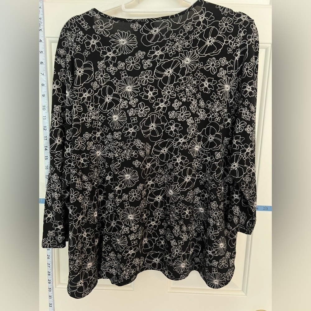 J Jill black and white floral top, XL - Picture 4 of 9